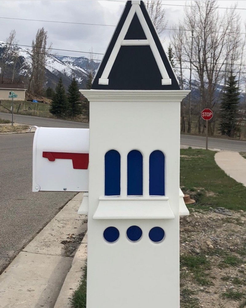 Custom mailbox that looks like Old Main.