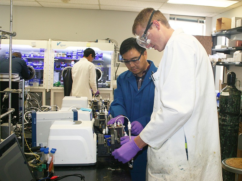 USU researchers Tianbiao Liu and Cameron DeBruler