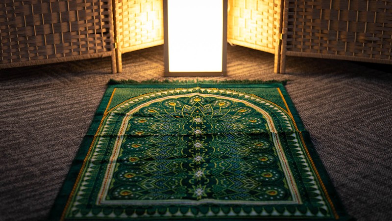A green prayer rug.
