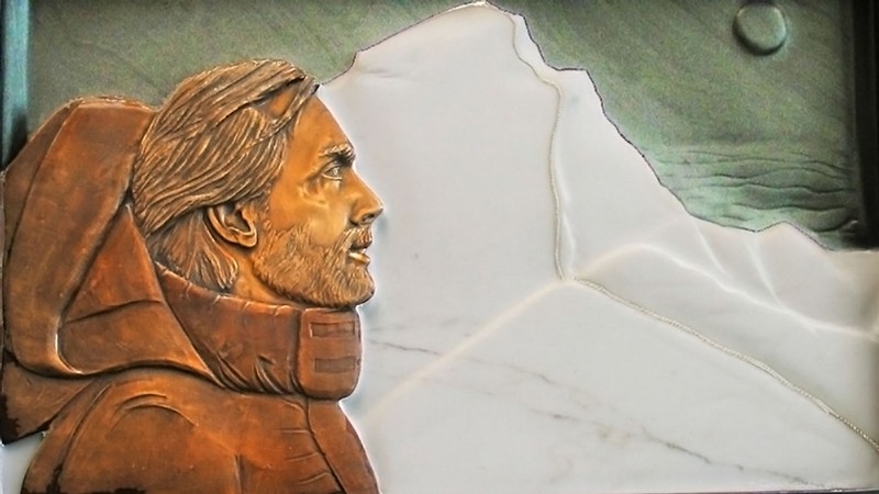 A tactile illustration shows a mountaineer approaching the peak of Mount Everest.