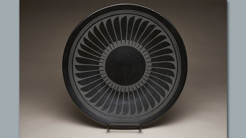 A ceramic plate with feather motifs.