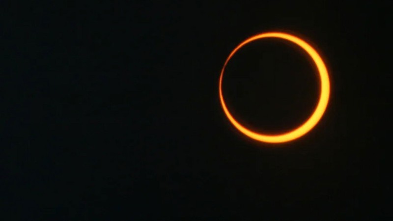 The sun appears as a ring around the shape of the moon.