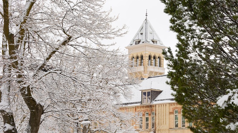 Old Main in the snow.