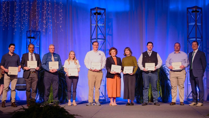 People at an awards ceremony.