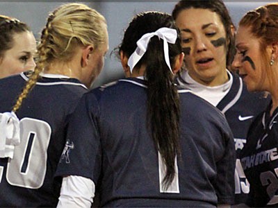 USU softball players