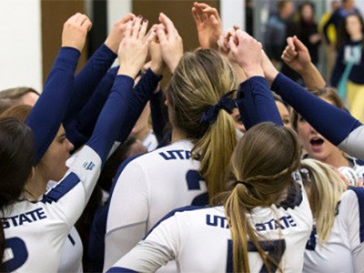 USU volleyball players