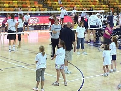 participants at a USU volleyball clinic