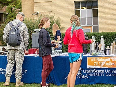 bicyclists in line for the 'Bike to Breakfast' event