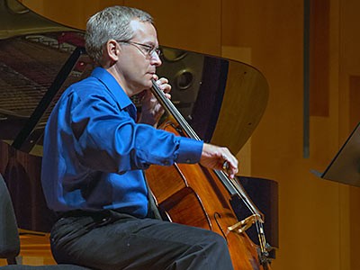 cellist Stefan Koch performing