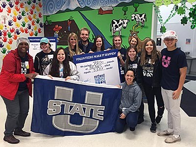 USU students at a 2016 alternative spring break activity in Seattle, Washington