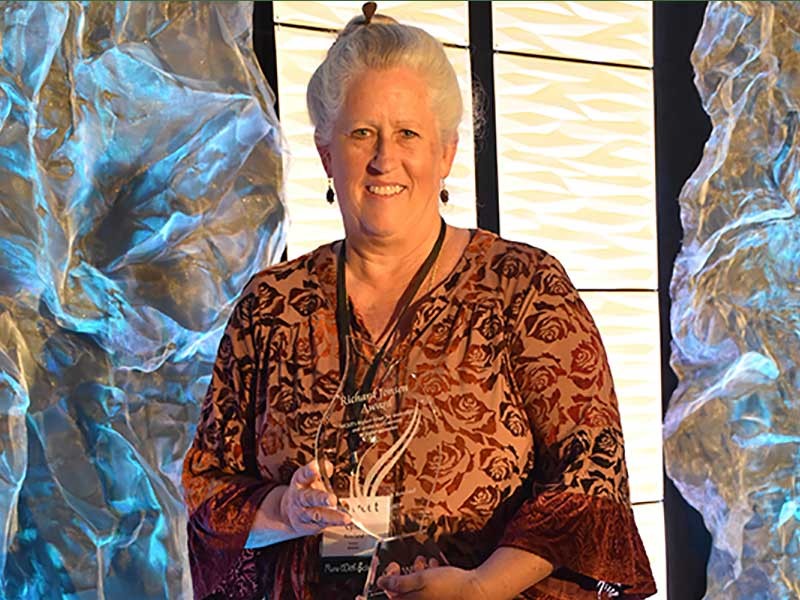 Cyndi Rowland with her award.