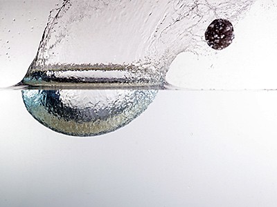 engineering experiment, elastic sphere bouncing off water