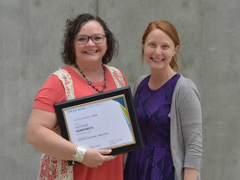 Heather Humphreys receiving her award from Kelly Medley