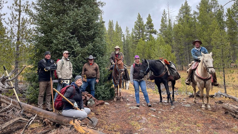 USU Uintah Basin campus volunteers clean up Ashley National Forest.