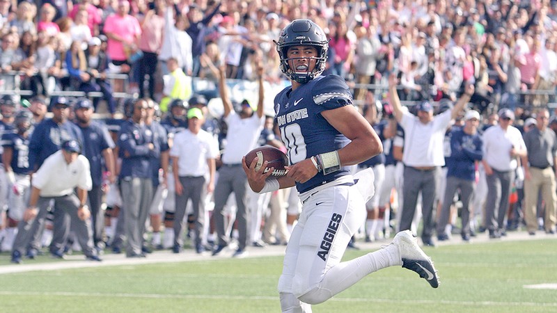 Utah State quarterback Jordan Love runs in for a touchdown.