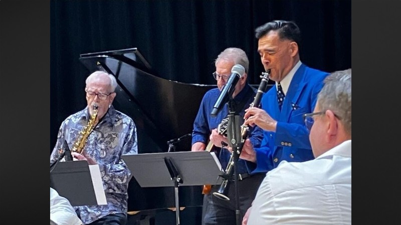 Larry Smith and the Jazz Kicks performing