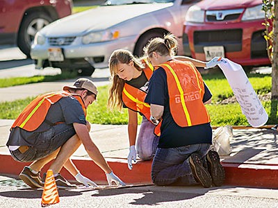 USU students working on the NR Student Council stormdrain project