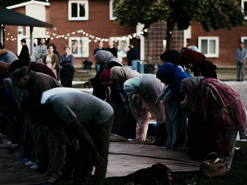 people praying at Ramadan