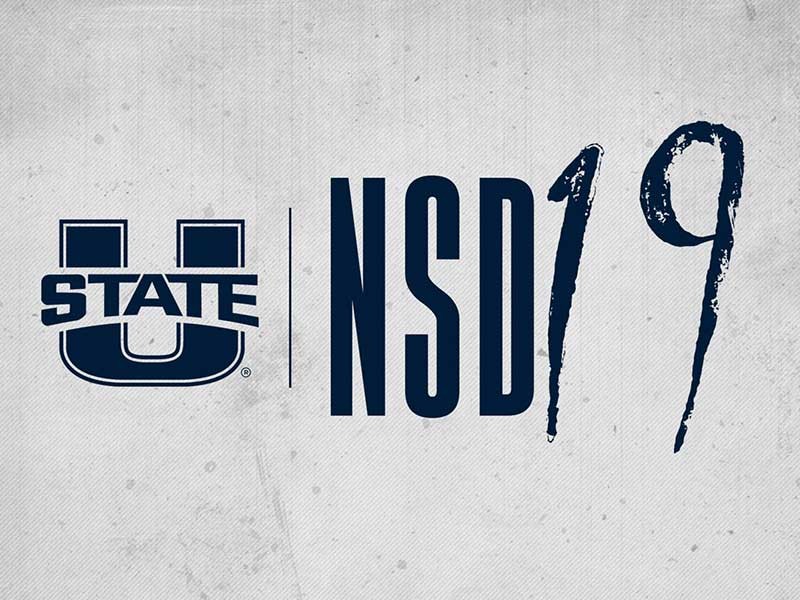 football signing class image