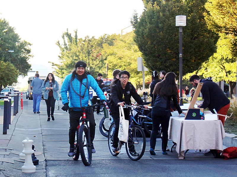 USU students on bikes