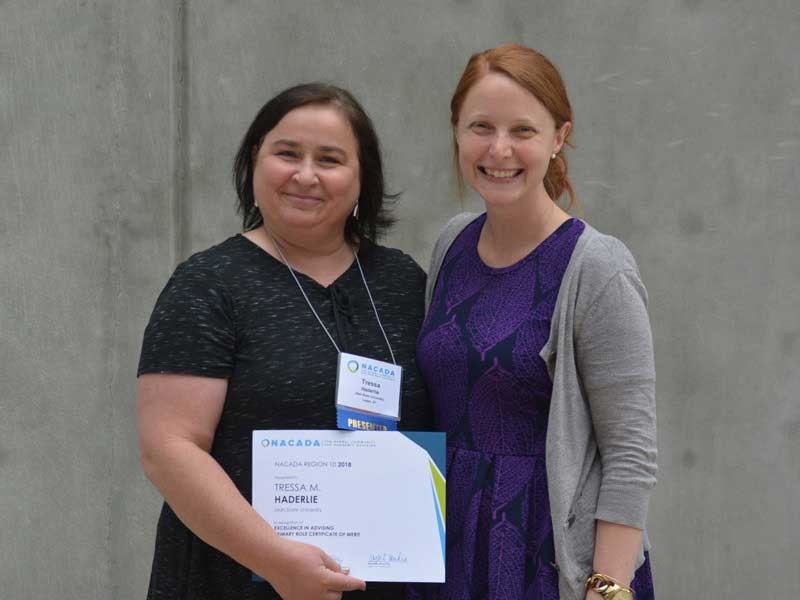 Tressa Haderlie accepting her award from Kelly Medley