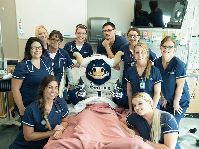 USU-Uintah Basin Nursing Class of 2018 with Big Blue