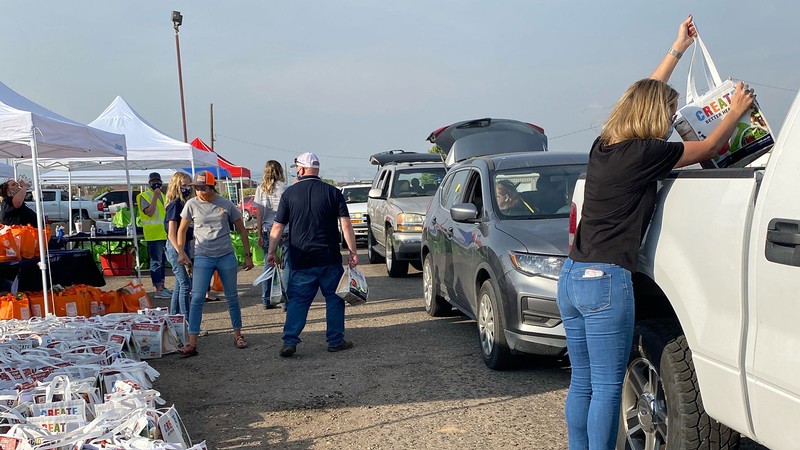 Volunteers at previous Farmers Feeding Utah “Miracle Projects.”
