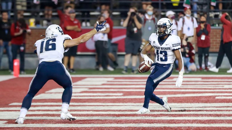 USU football players on the field.