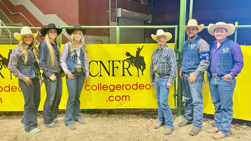 USU Rodeo Club members gather for a photo.