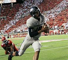 USU quartreback Chuckie Keeton in action on the field