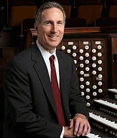 Mormon Tabernacle Choir Principal Organist Richard Elliott performs at USU