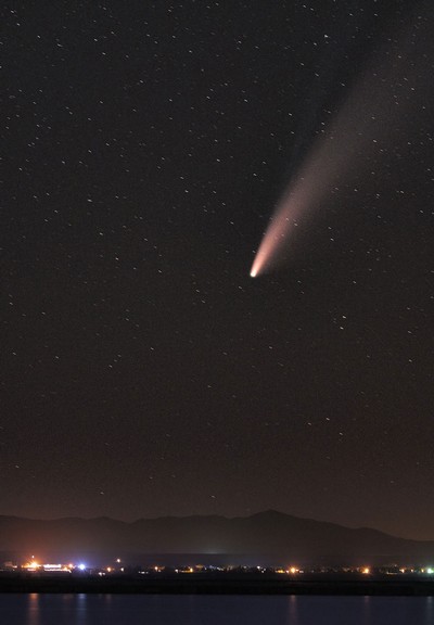 zoomed in NEOWISE comet.