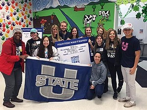 USU students at a 2016 alternative spring break activity in Seattle, Washington