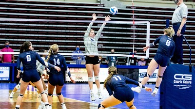 USU Eastern Volleyball team plays on the court.