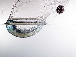 engineering experiment, elastic sphere bouncing off water