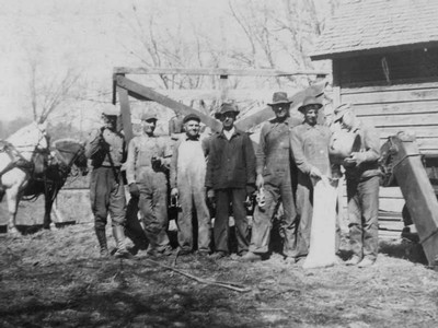 Claud Sorensen, Jess Walker, L.K. Wood and four unknown men in 1944