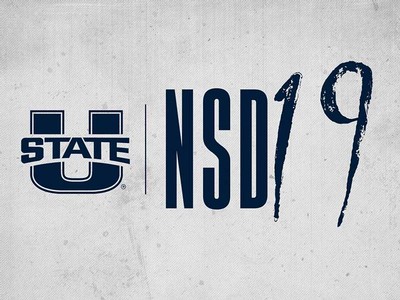 football signing class image