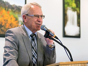 USU President Stan Albrecht speaking at the Smart Start Scholarship banquet