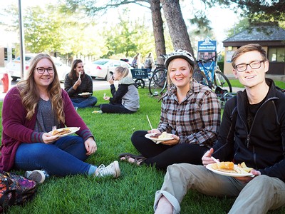 USU students enjoying a snack outdoors
