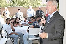 Stan Albrecht speaking at the Dominican Republic student welcome reception