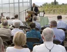 USU President Stan Albrecht speaking at award ceremony