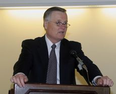 Leland Foster welcomes guests