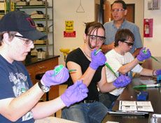 InTech students learning lab techniques 