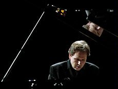 Pianist Kevin Kenner in recital