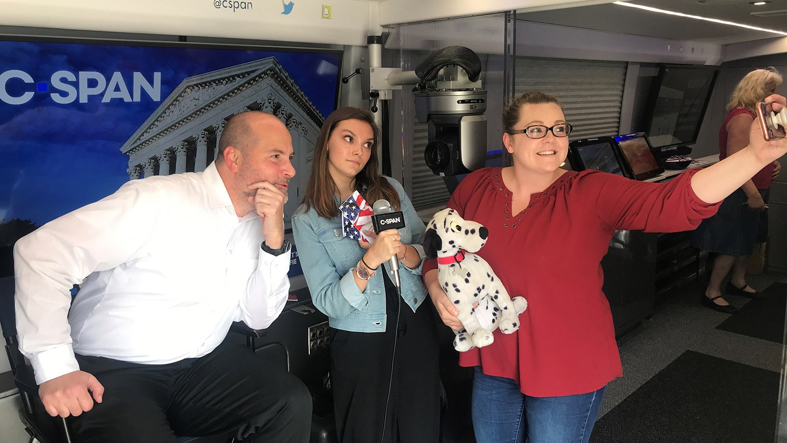 visitors interact on the C-SPAN Bus