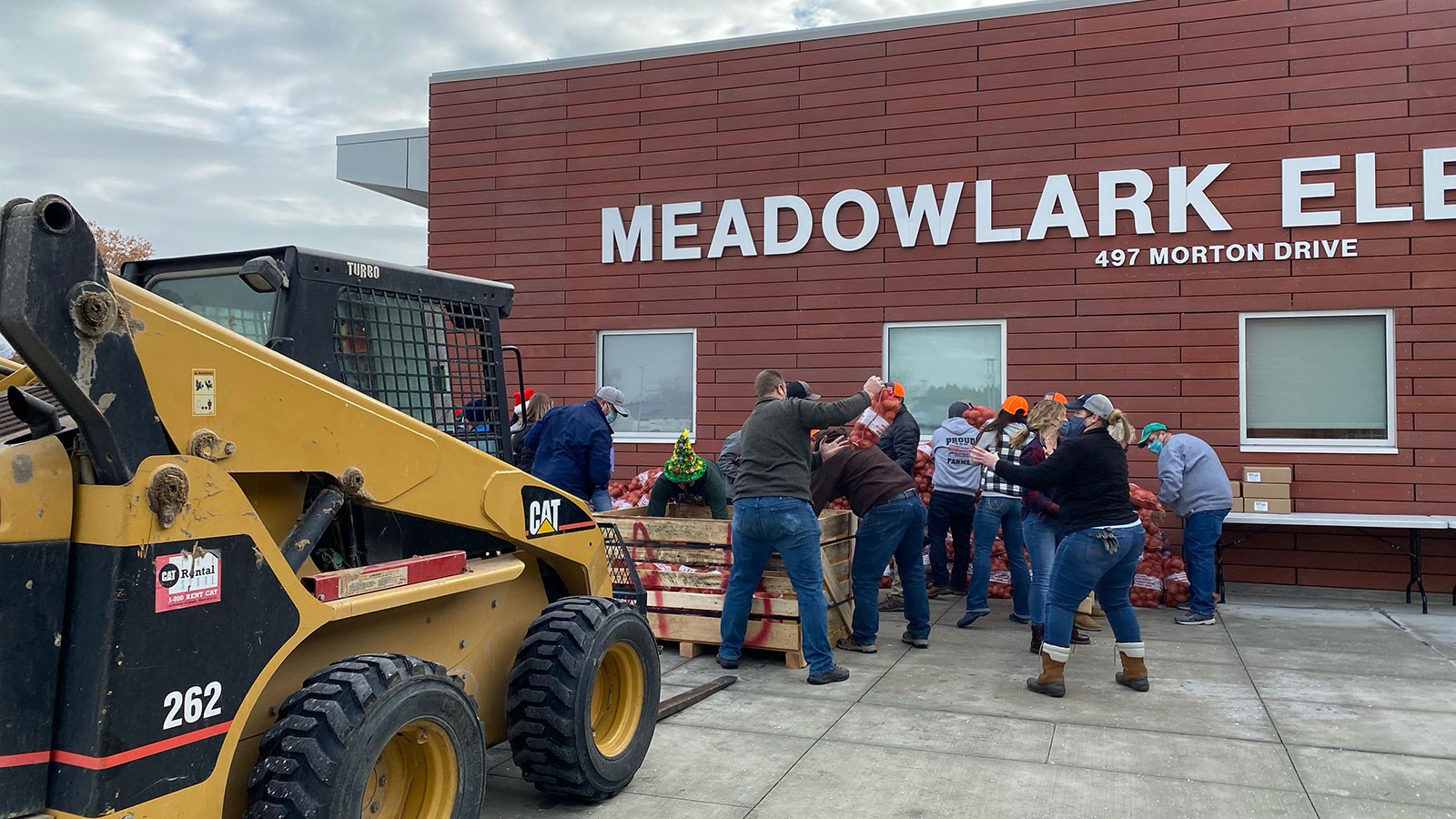 Volunteers distribute food at previous Farmers Feeding Utah “Miracle Projects.”