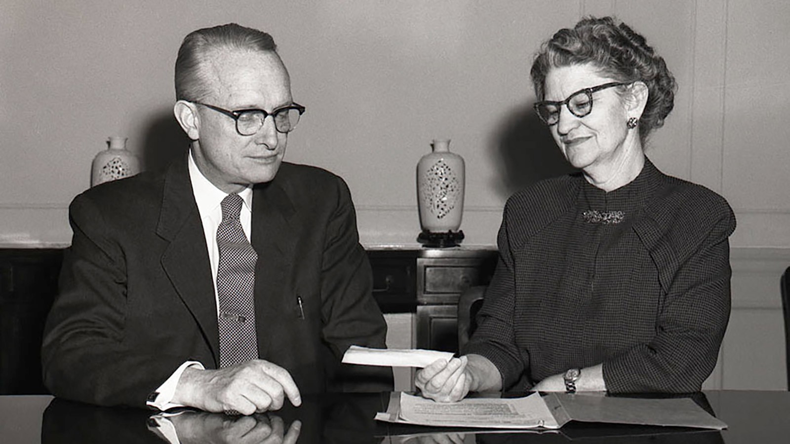 Ethelyn Greaves and Former USU President Darryl Chase.